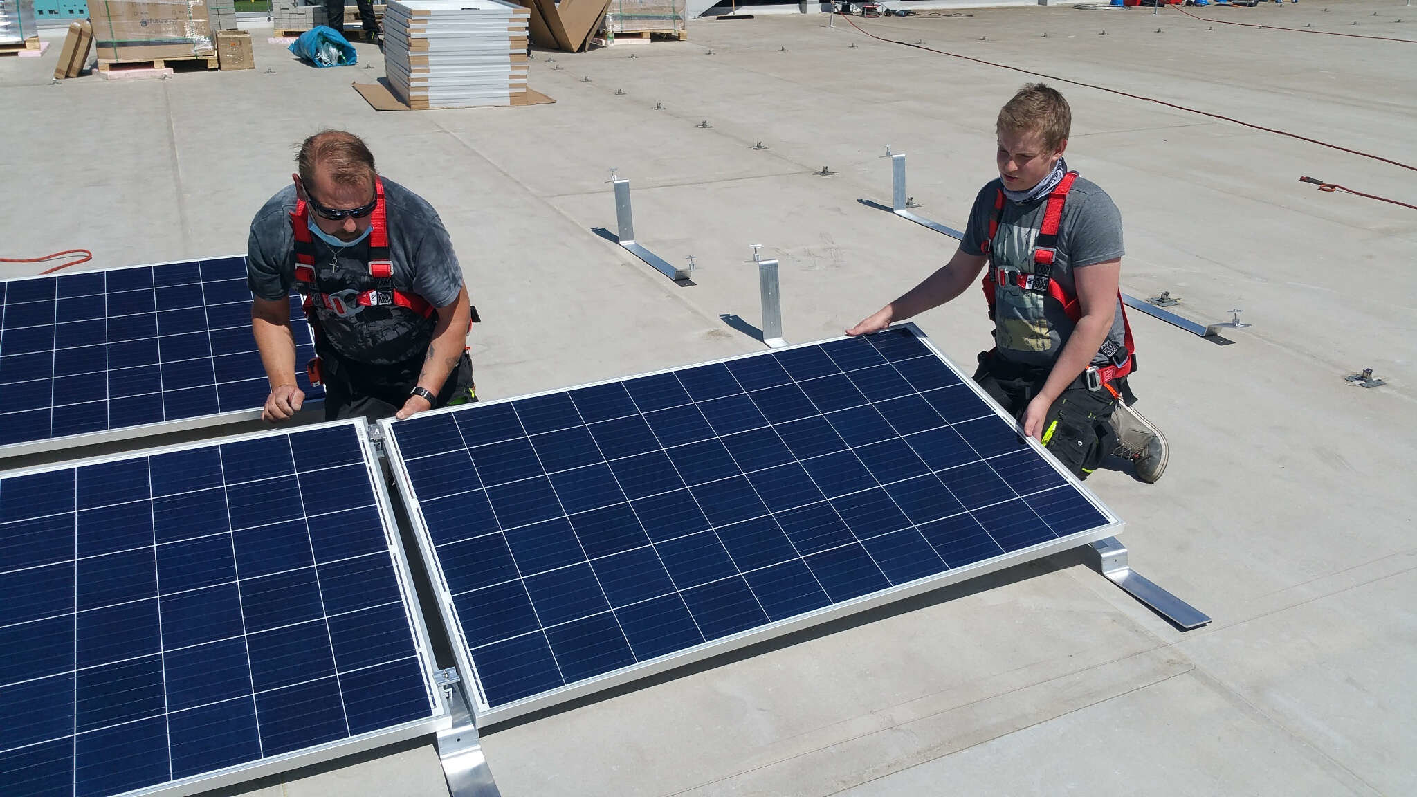 Montage einer Photovoltaik-Großanlage von Elektrotechnik Schlögl