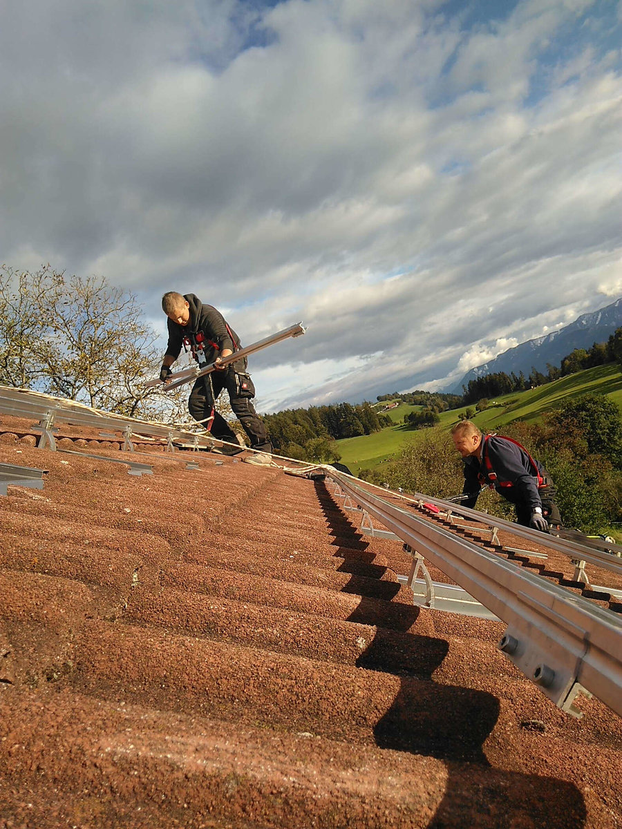 Montage einer Photovoltaik-Kleinanlage von Elektrotechnik Schlögl