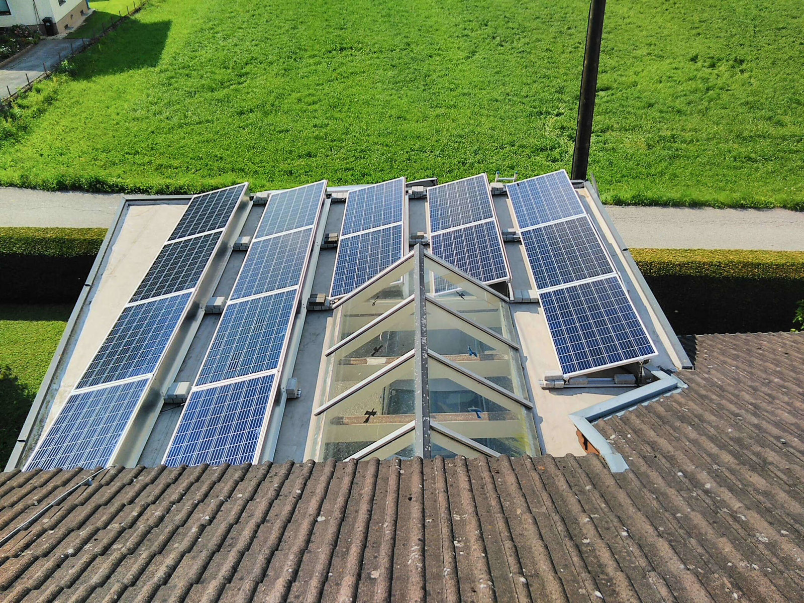 Photovoltaik-Kleinanlage auf Carport aufgeständert von Elektrotechnik Schlögl