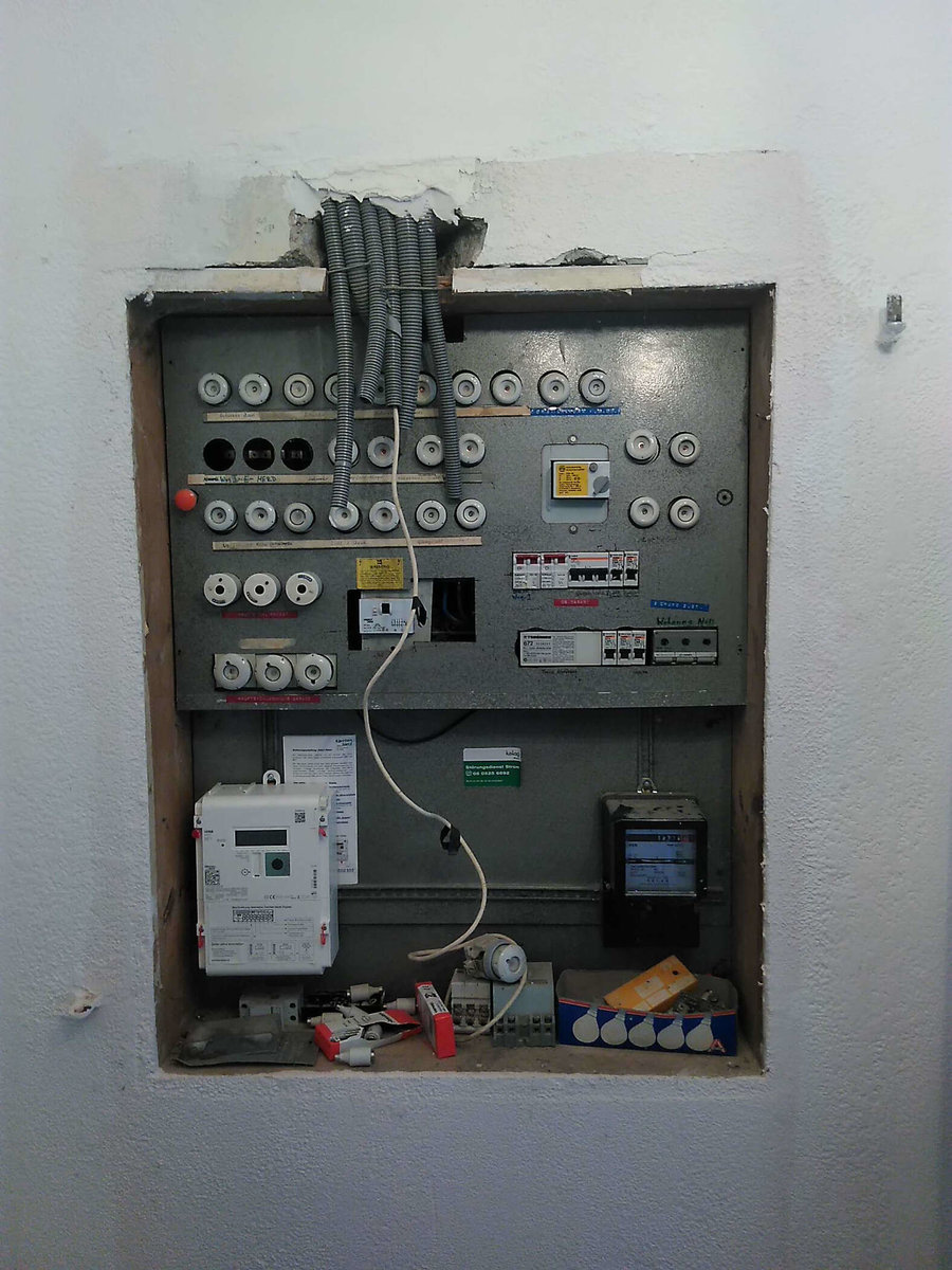 Umbau Hausverteiler von Elektrotechnik Schlögl (vorher)